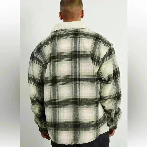 NWT PacSun Sherpa Plaid Jacket Coat Button Up Soft Oversized Men’s Size Small - Picture 4 of 10